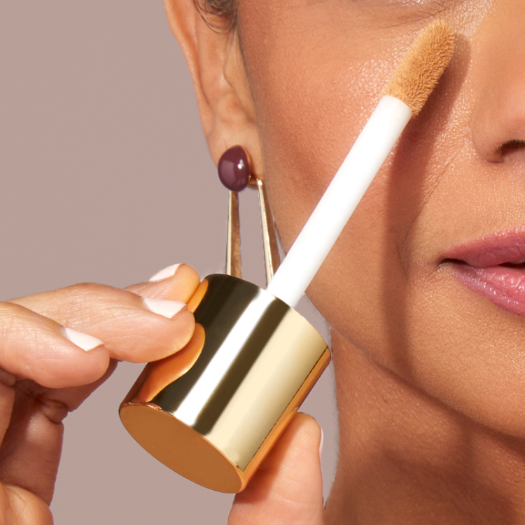We designed this foundation with a foolproof sponge applicator, so you can dab it exactly where you need it.