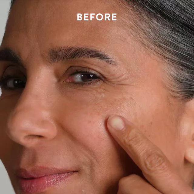 A single green leaf against a white background.