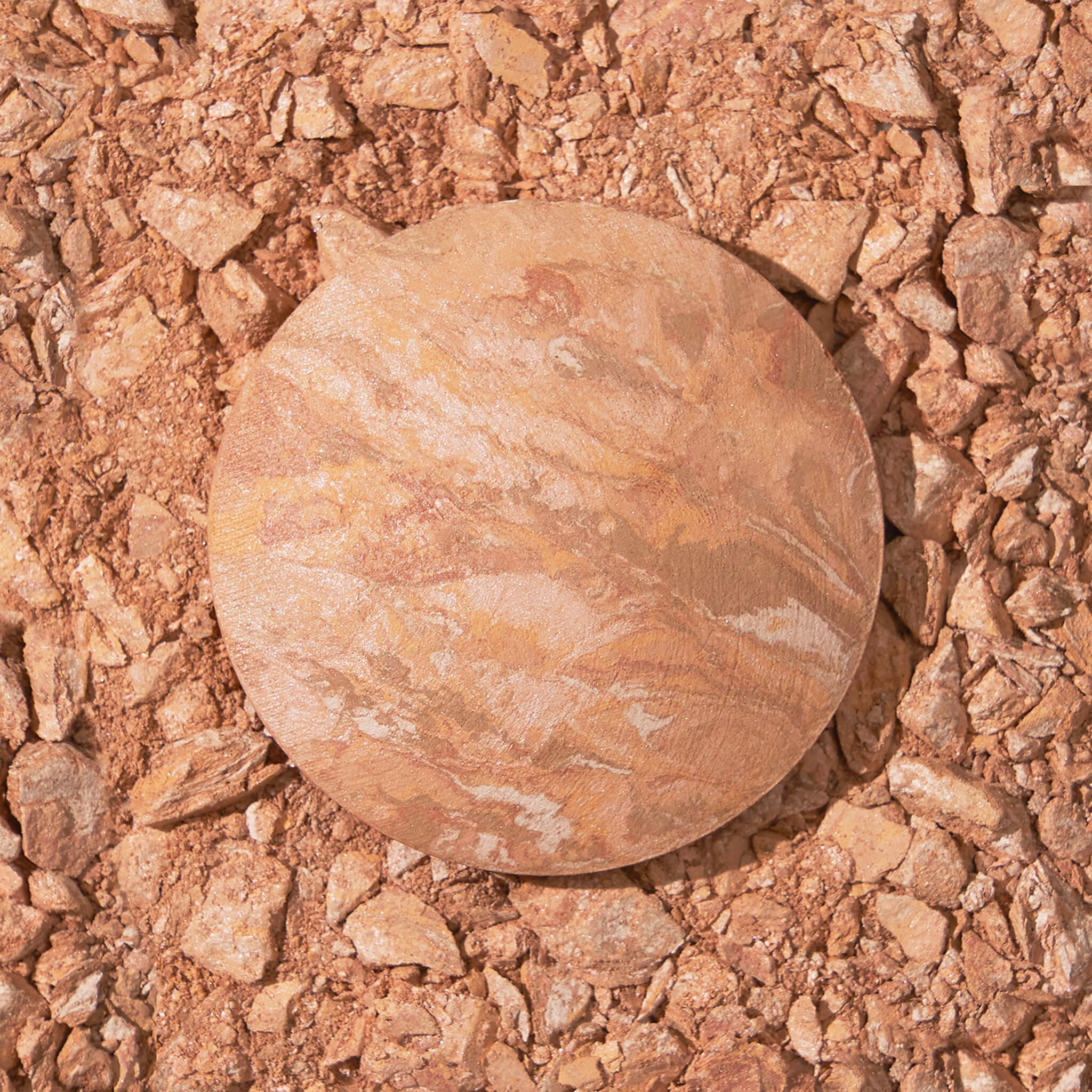 Baked Balance-n-Glow Color Illuminating Foundation texture in shade Light