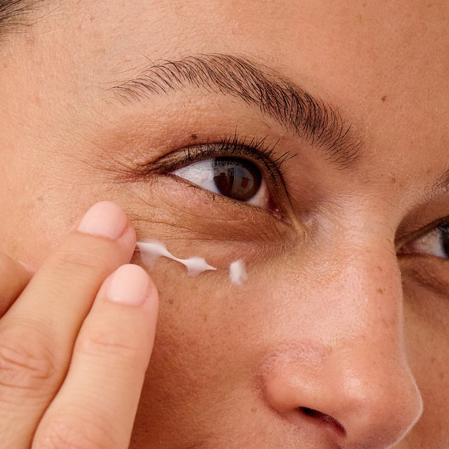 Bright idea Eye Cream - model texture
