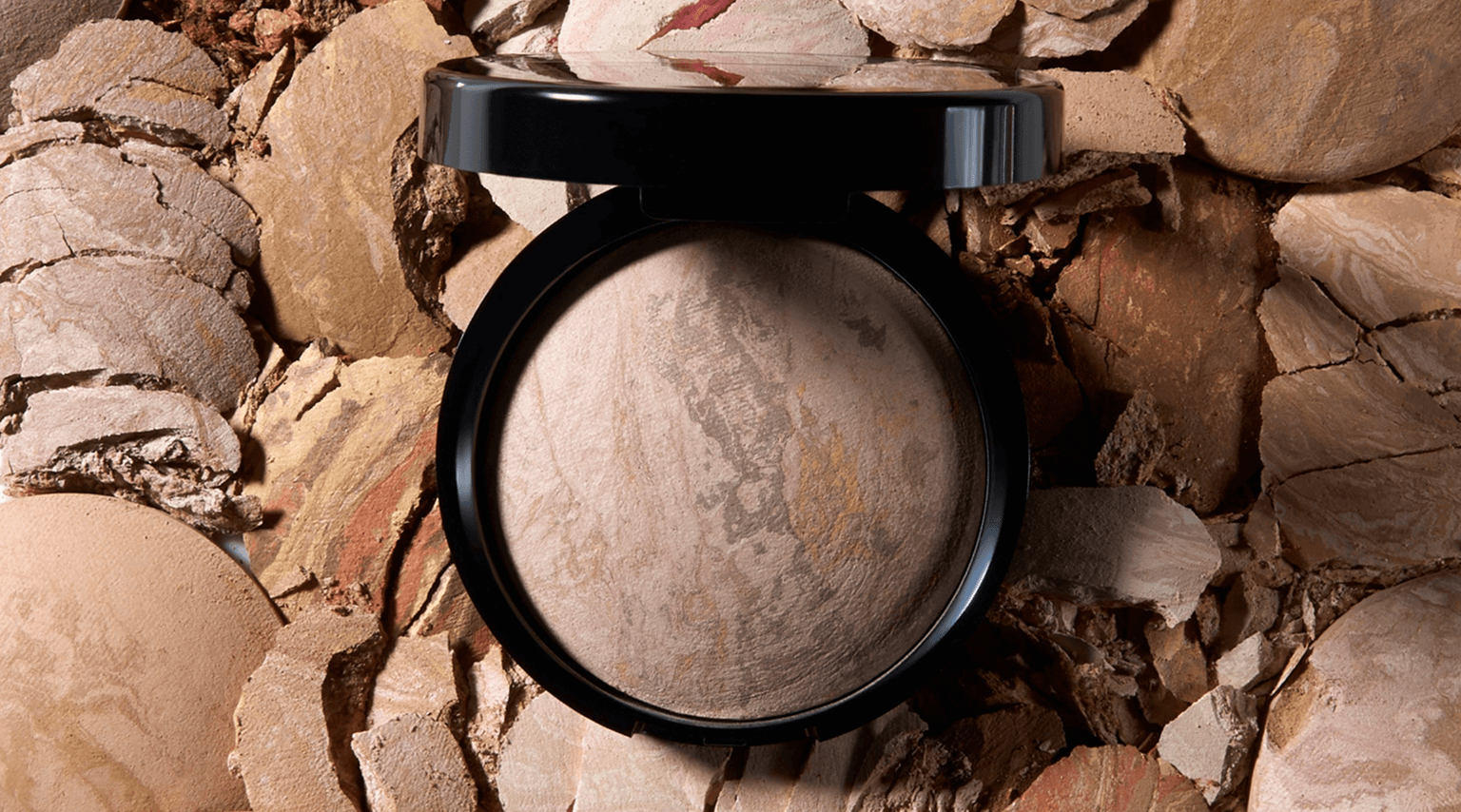 Laura Geller Baked Balance-n-Brighten Foundation product image with texture