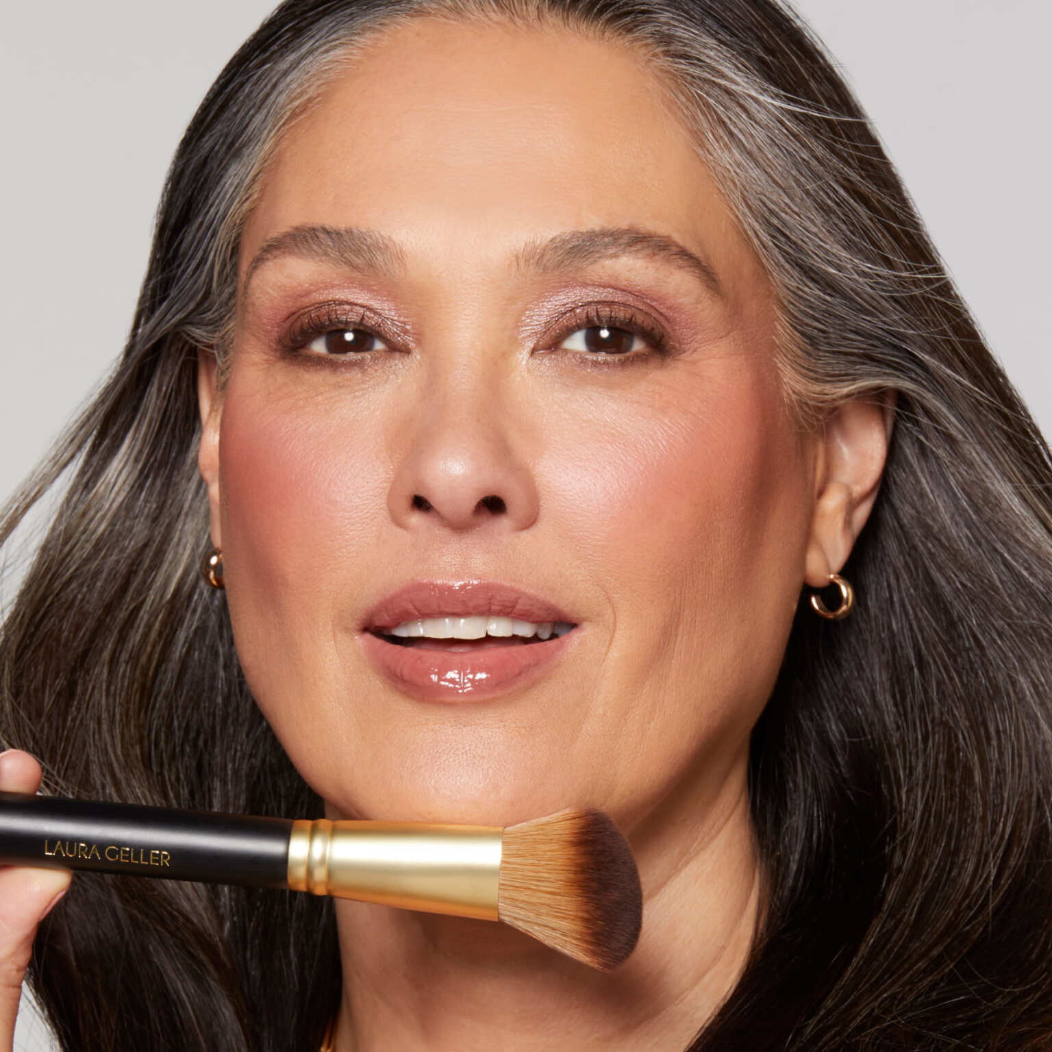 Baked Blush-n-Highlight Split model application medium