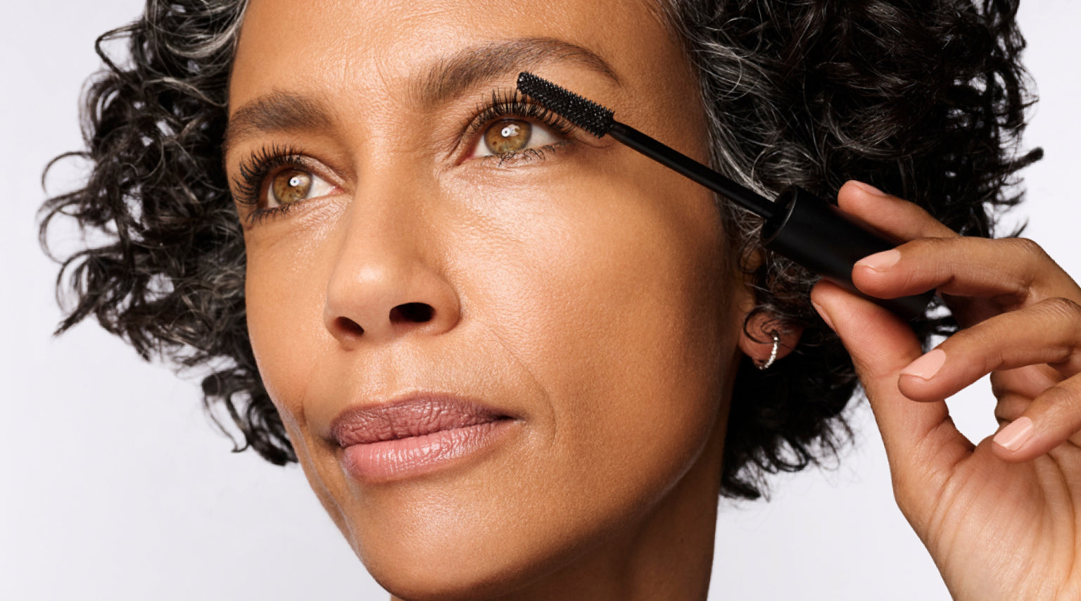 Model applying mascara