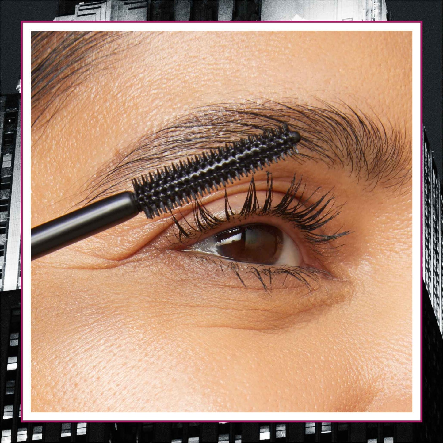 Night-N-Day Magnifying Mascara Kit model macro shot