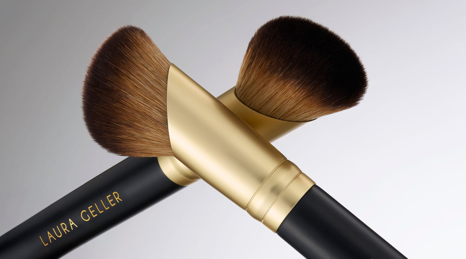 Laura Geller Sculpting Face Brush close up image 