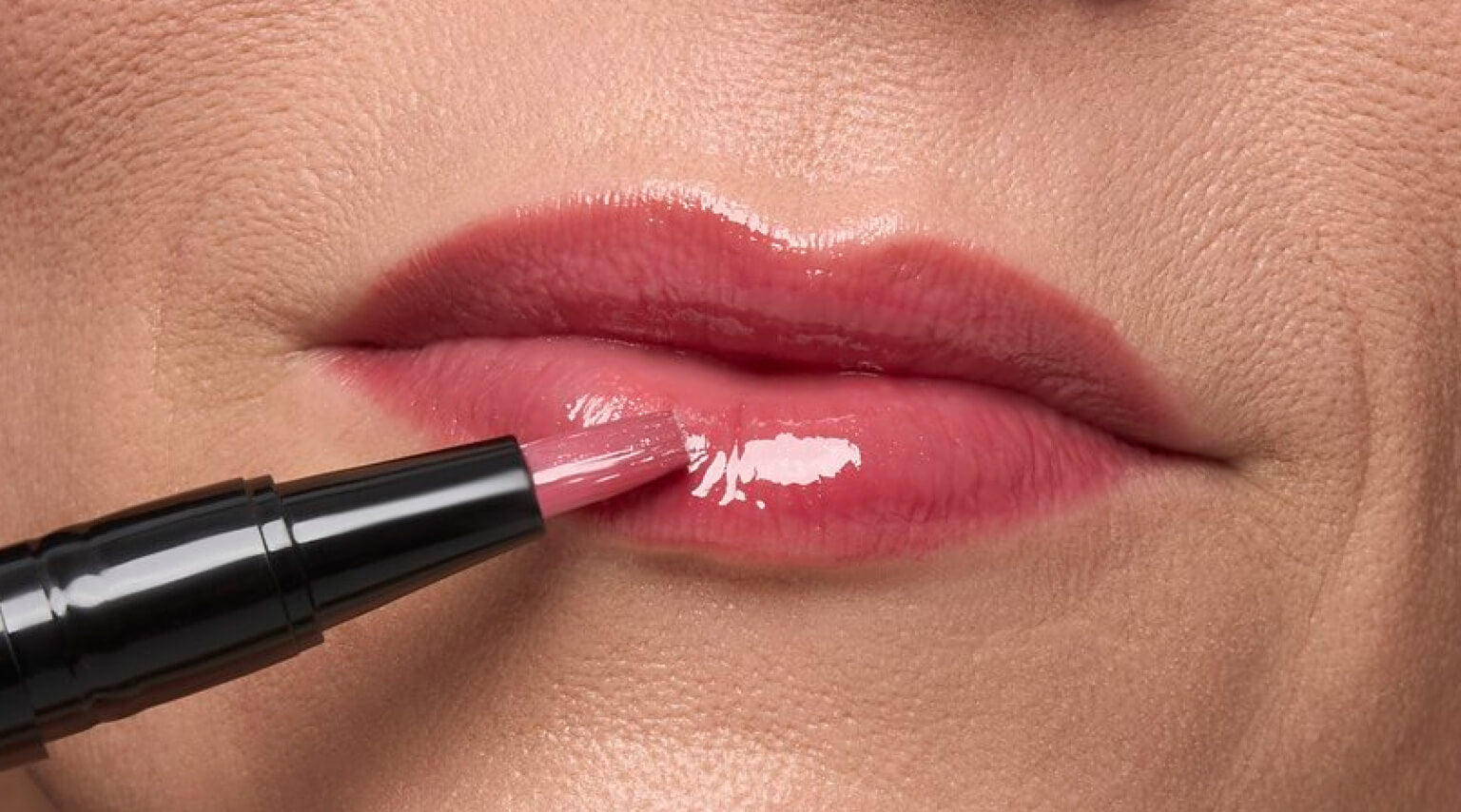 Tinted Lip Shine Secondary Desktop